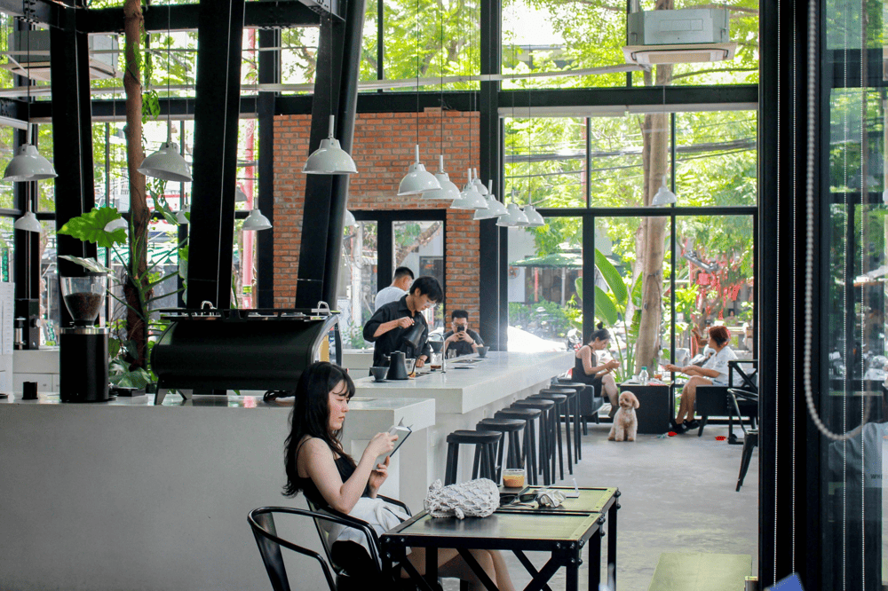 XLIII Coffee phục vụ cà phê rang xay cao cấp trong không gian hiện đại (Nguồn: XLIII Coffee)